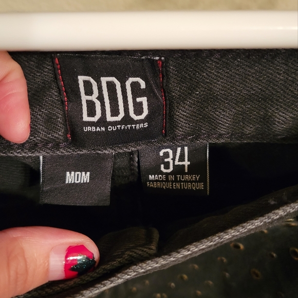 NWT Urban Outfitters BDG Black Embellished Mom Jean Shorts, 34 - Picture 4 of 7